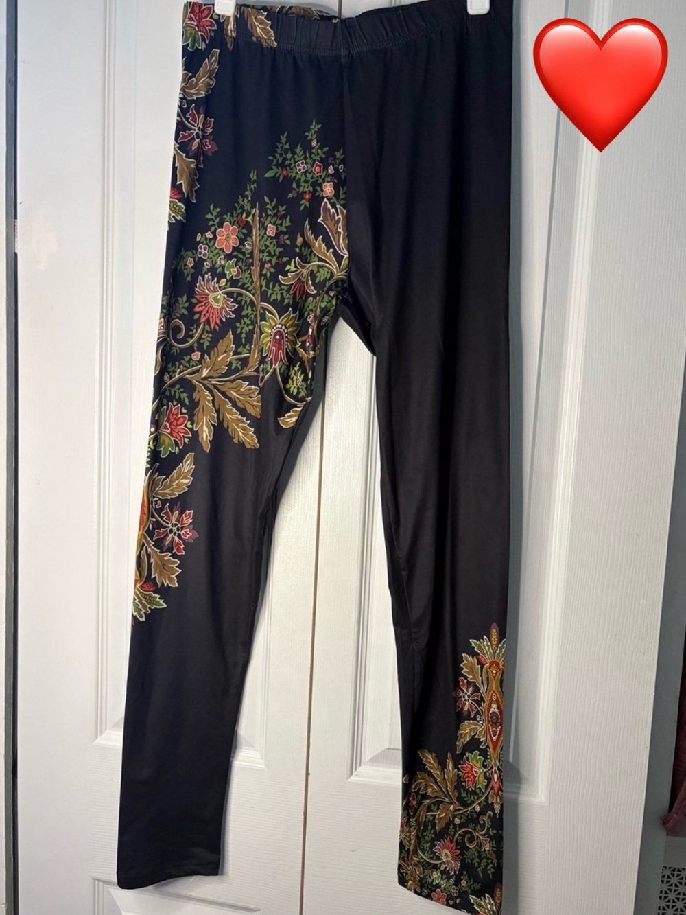 Women’s Large Black Floral Print Stretch Leggings.